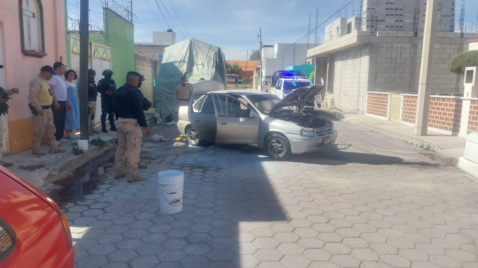 Atiende dirección de Seguridad Pública, Tránsito y Protección Civil incendio de automóvil en fraccionamiento San Carlos